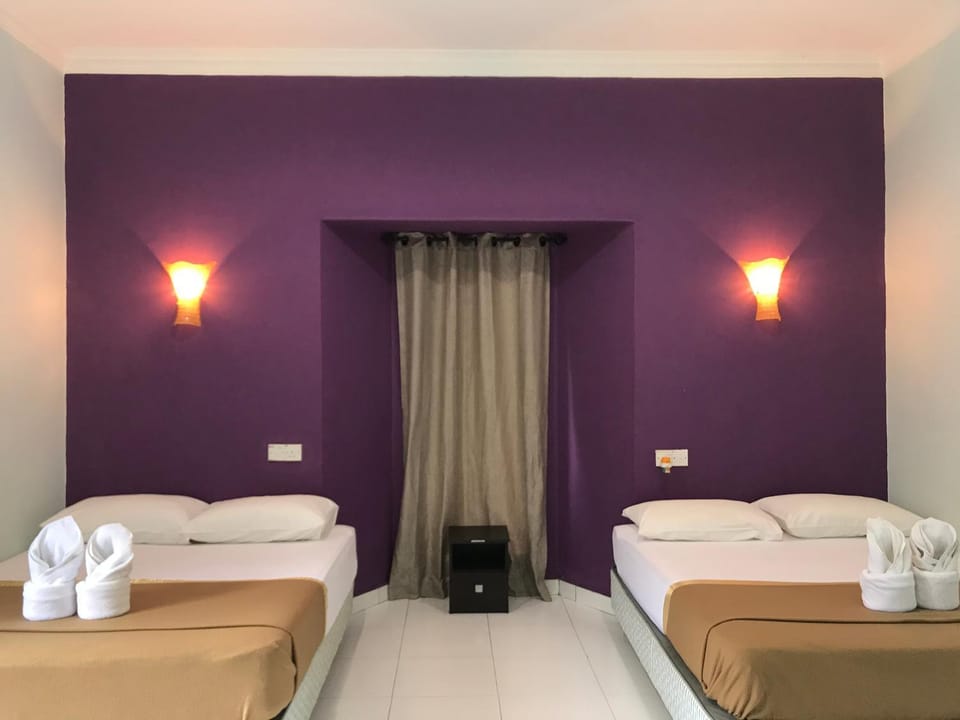 Shower, Toilet, Natural landscape, Garden, Garden, On-site shops, Bathroom, TV and multimedia, Seating area, Bedroom, Garden view, Garden view, Pool view, Street view, Street view, Supermarket/grocery shop, Swimming pool, Swimming pool, Family, Family, Quiet street view