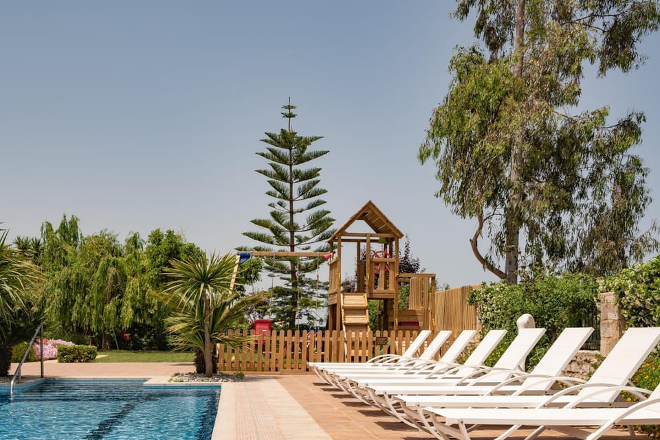 Garden, Swimming pool, Swimming pool