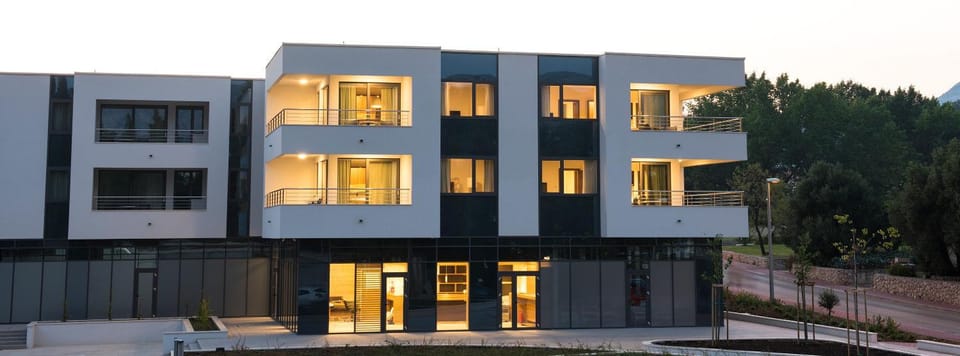 Property building, Facade/entrance