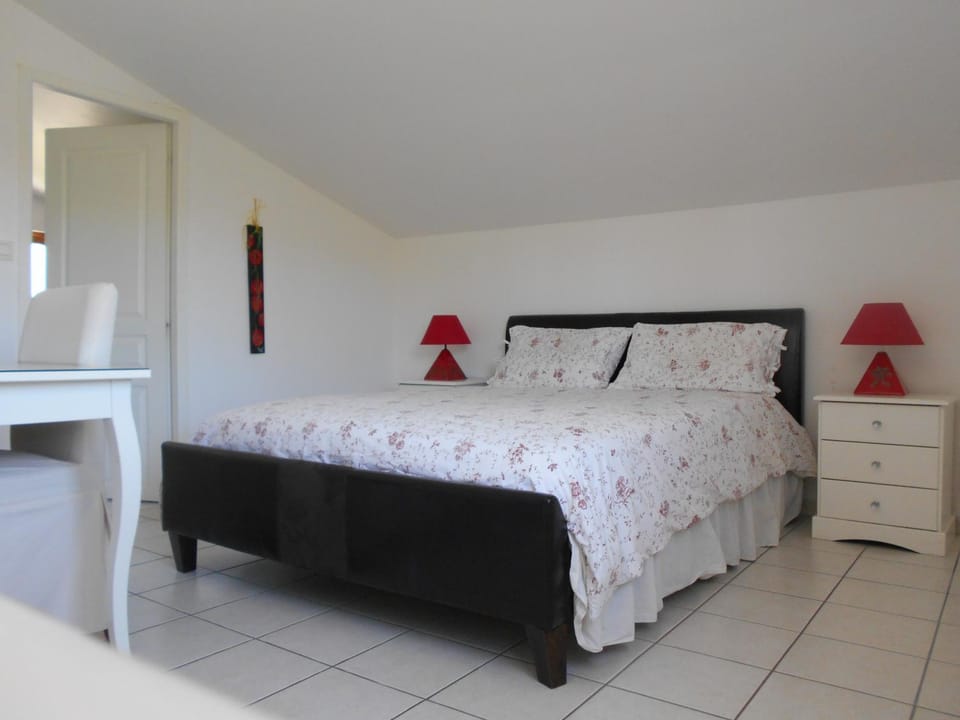 Bed, Garden view