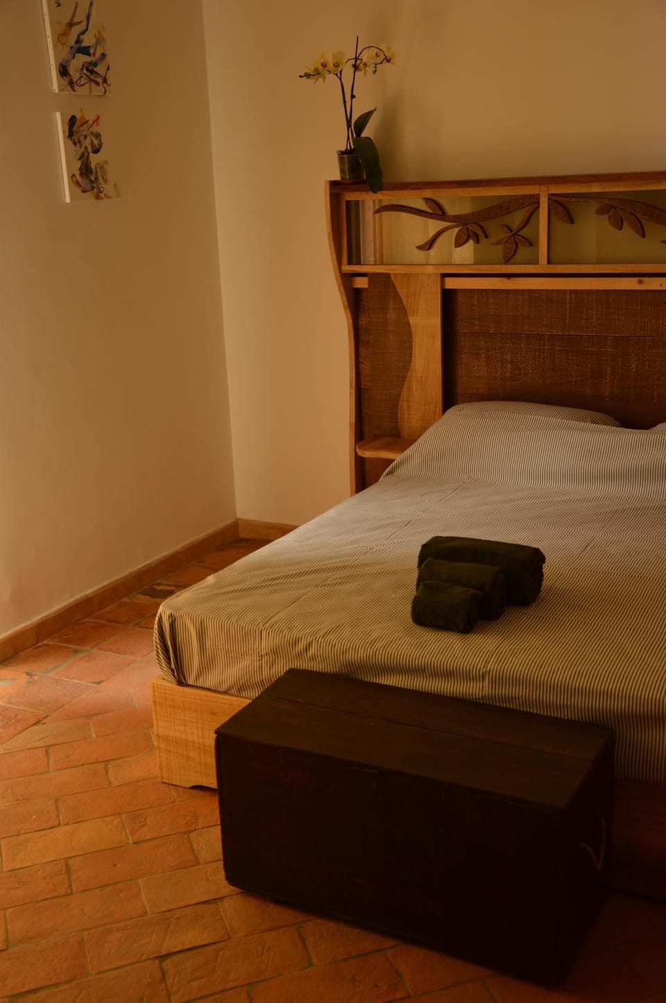 Bed, Photo of the whole room, Decorative detail, Bedroom