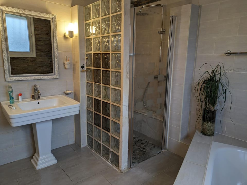 Shower, Bathroom, towels