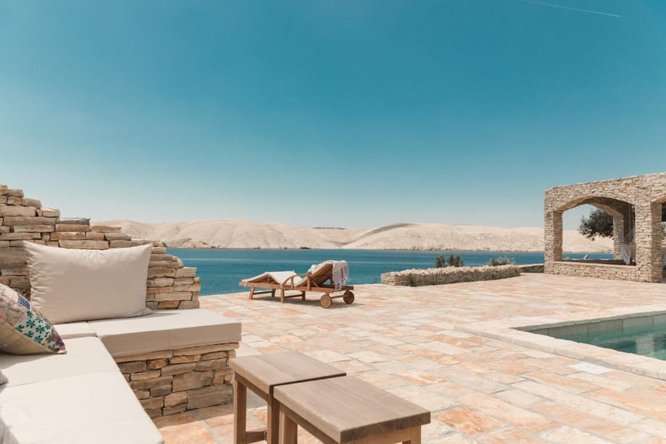 Patio, Balcony/Terrace, Beach, Beach, Mountain view, Pool view, Sea view, Street view, Swimming pool, Family