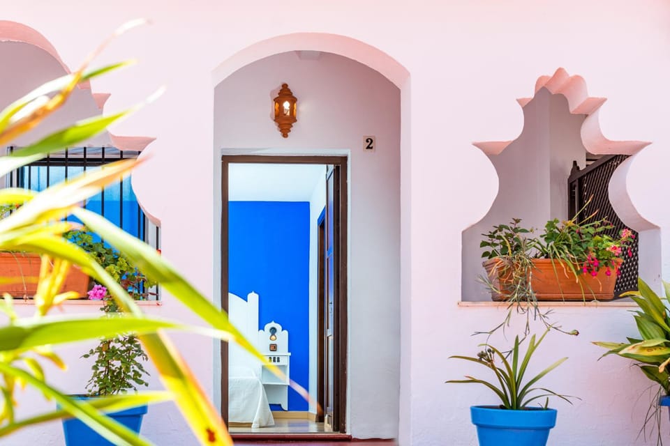 Patio, Decorative detail, Bedroom, Inner courtyard view