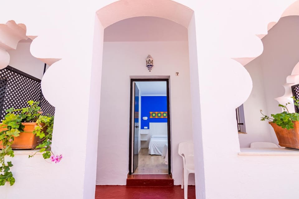 Balcony/Terrace, Photo of the whole room, Decorative detail, Bedroom, Inner courtyard view