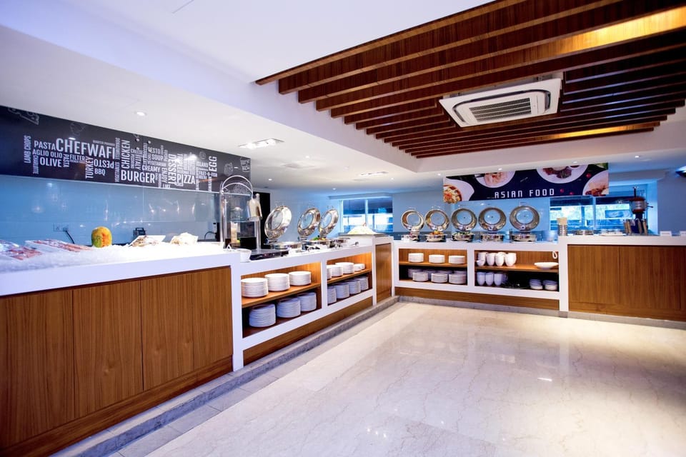 Restaurant/places to eat, Buffet breakfast, Lunch, Dinner, Alcoholic drinks, Non alcoholic drinks