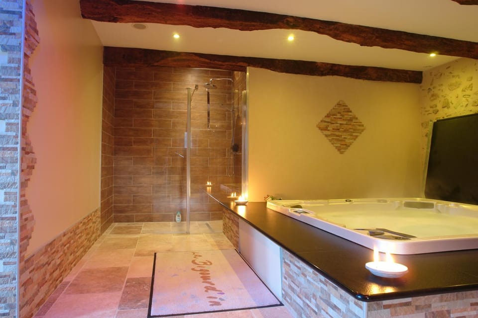 Hot Tub, Spa and wellness centre/facilities