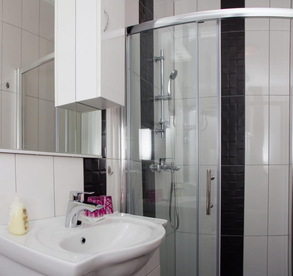 Bathroom, Photo of the whole room