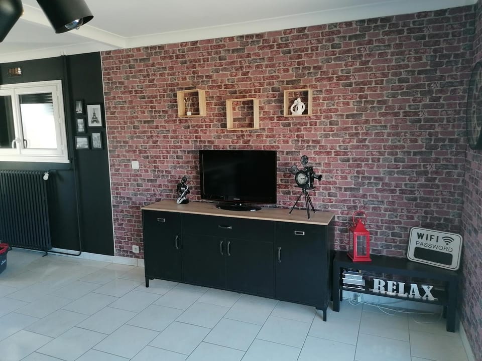 TV and multimedia, Living room, locker