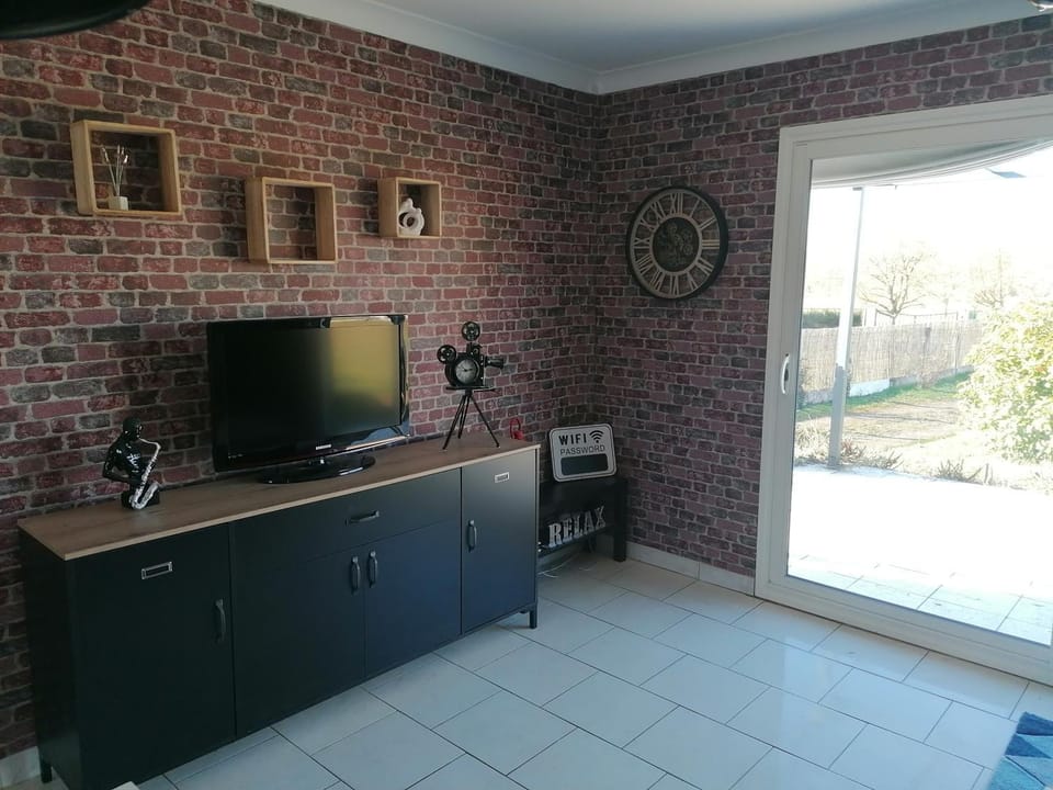 TV and multimedia, Living room, locker