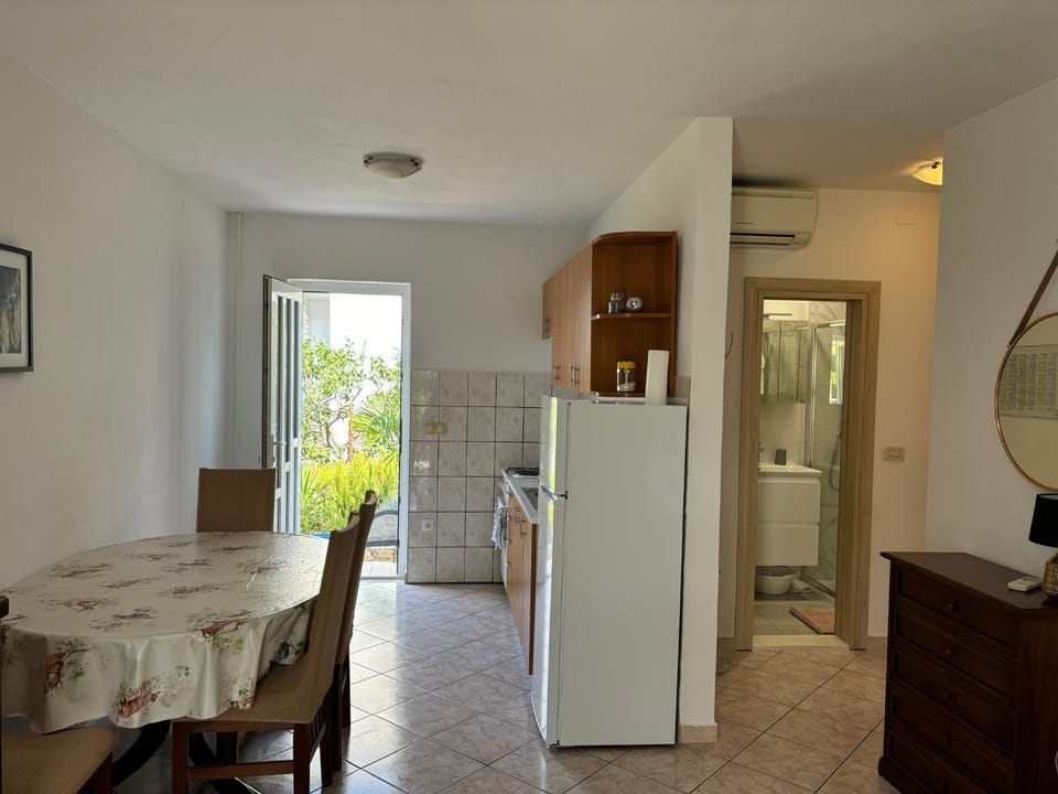 House Mare Apartment in Okrug Gornji