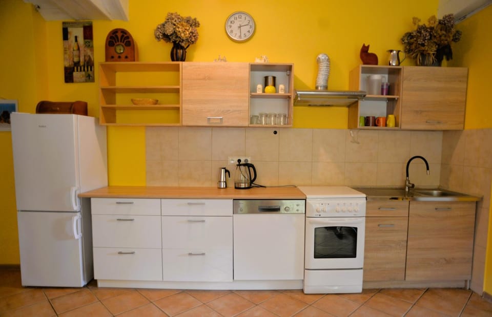 Breakfast, dishwasher, kitchen
