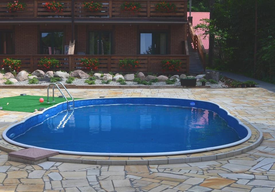 Neighbourhood, Swimming pool, Swimming pool