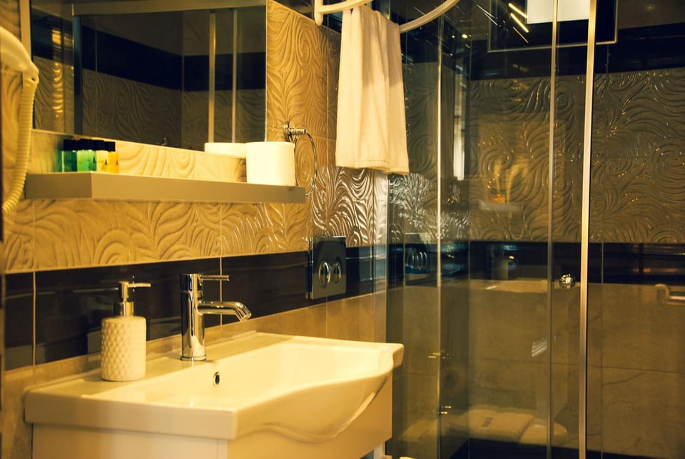 Shower, Toilet, Bathroom