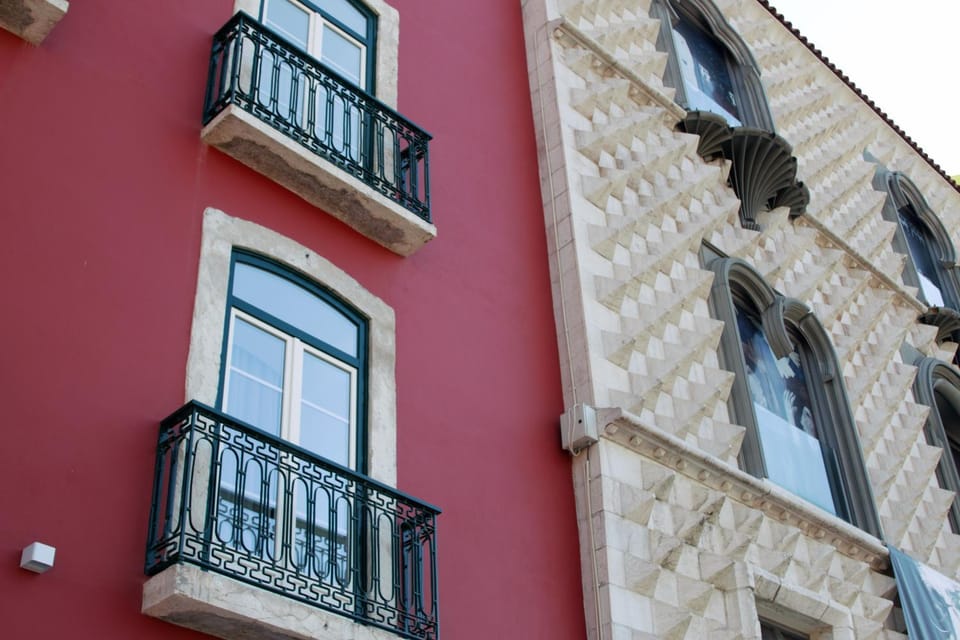 Facade/entrance, Location
