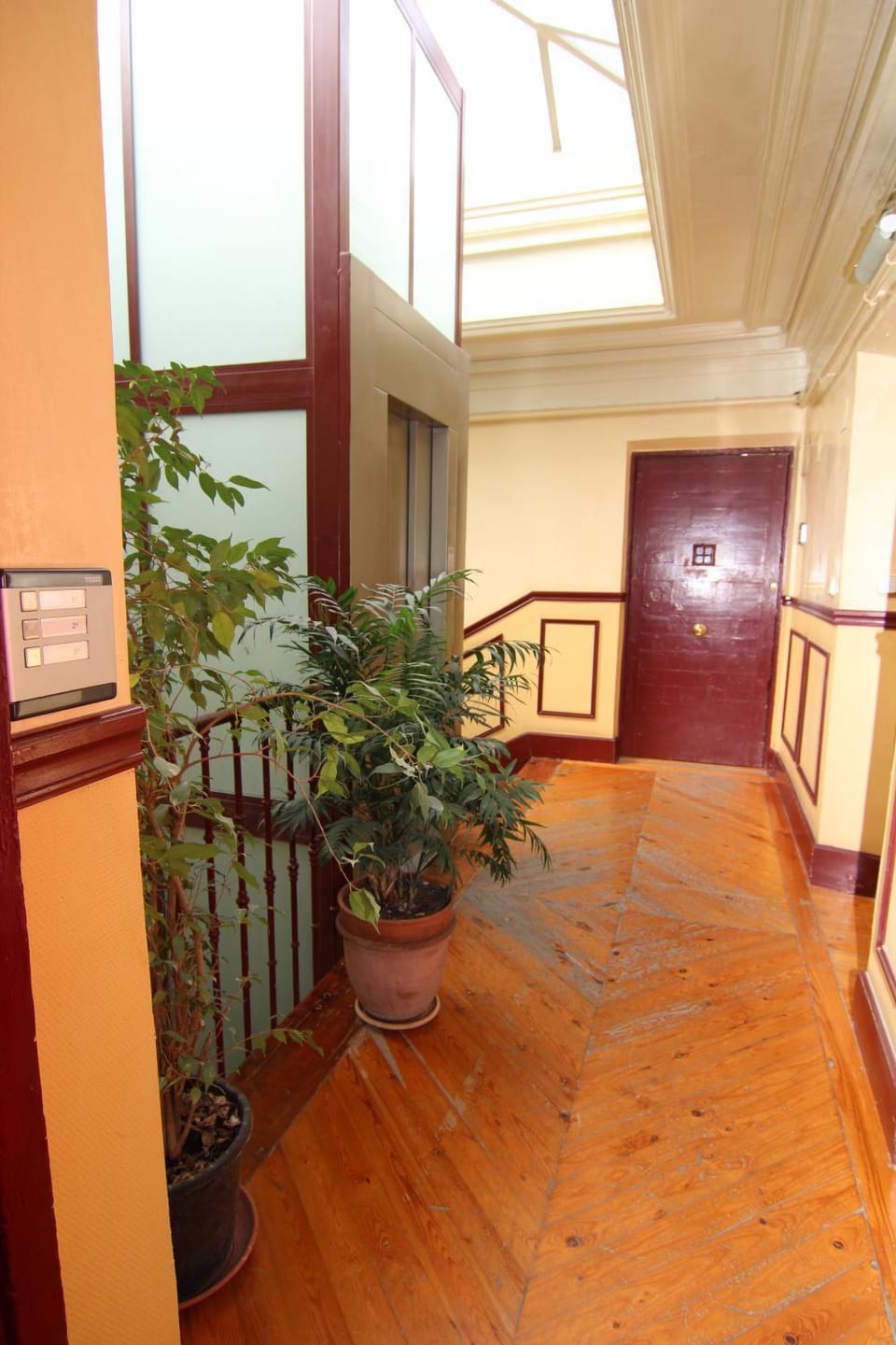Decorative detail, Area and facilities