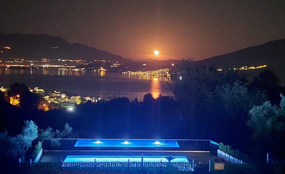Pool view, Swimming pool