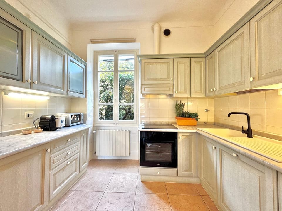 Villa Angelina Holiday Homes I Casa Glicine I 5 minuti a piedi dalle spiagge I Giardino I Parcheggio privato Apartment in Vallecrosia