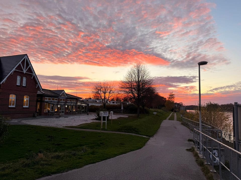 Kanal-Haus "Das Gästehaus direkt am Nord-Ostsee-Kanal" Hotel in Schleswig-Holstein