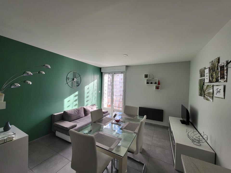 Living room, Dining area