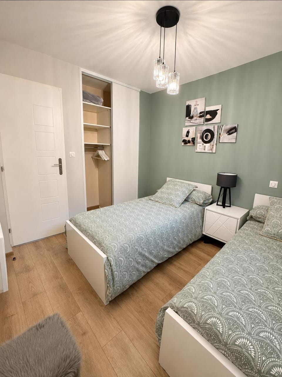 Bed, Photo of the whole room, Bedroom, wardrobe
