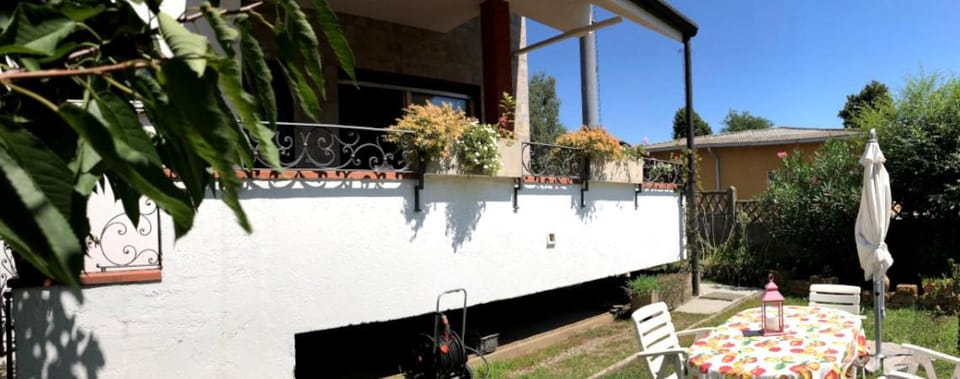 Property building, Garden, Balcony/Terrace