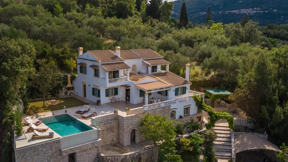 Bird's eye view, Pool view