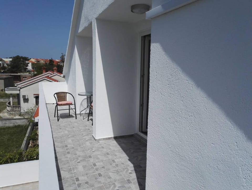 Day, Balcony/Terrace, Garden view