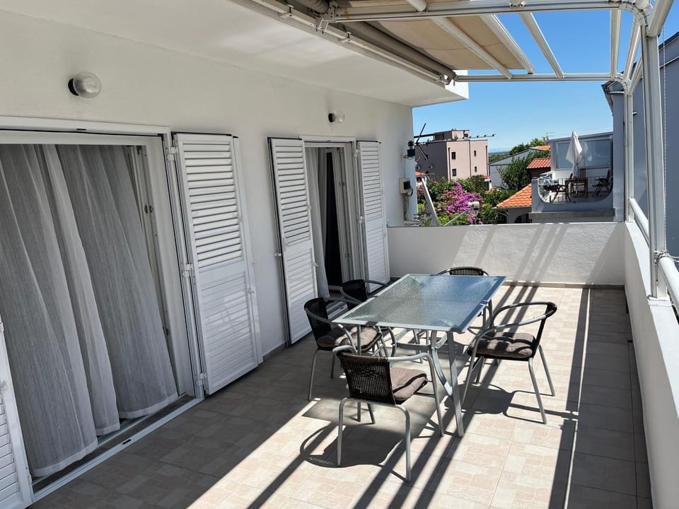 Balcony/Terrace, Seating area, Garden view