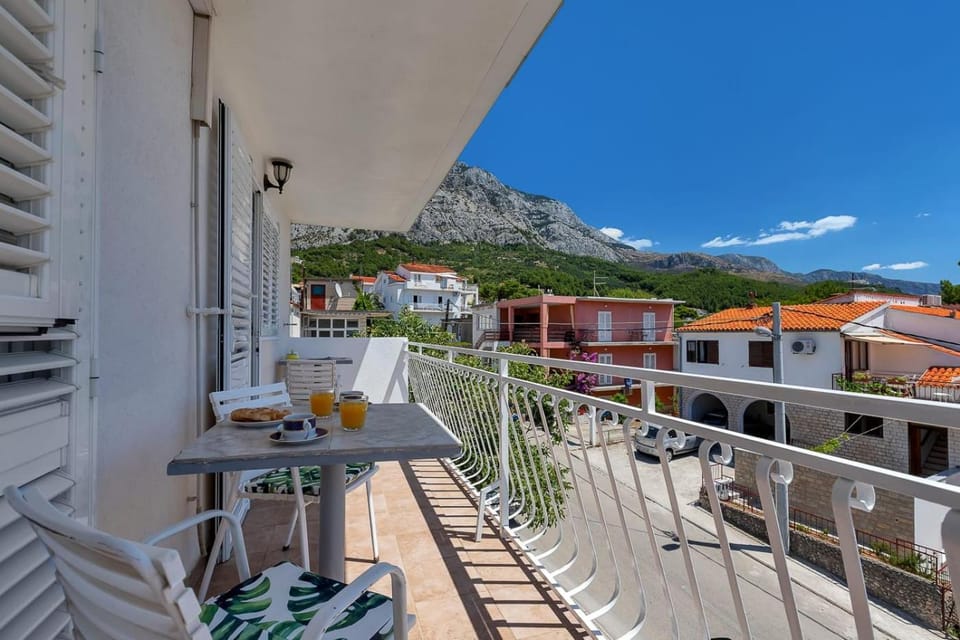 Balcony/Terrace, Mountain view