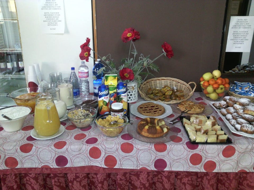 Breakfast, Buffet breakfast