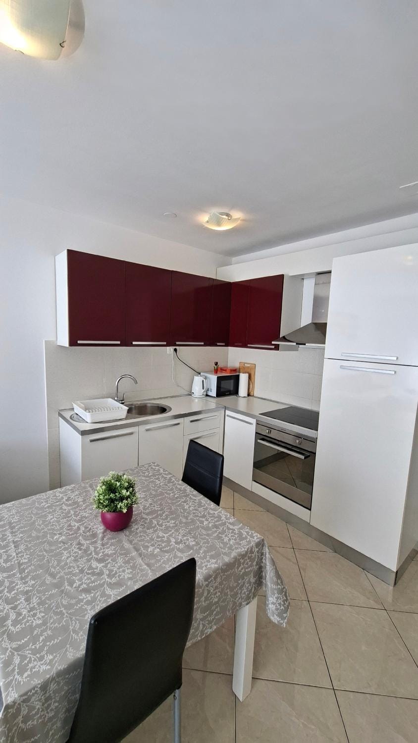Dining area, oven, kitchen