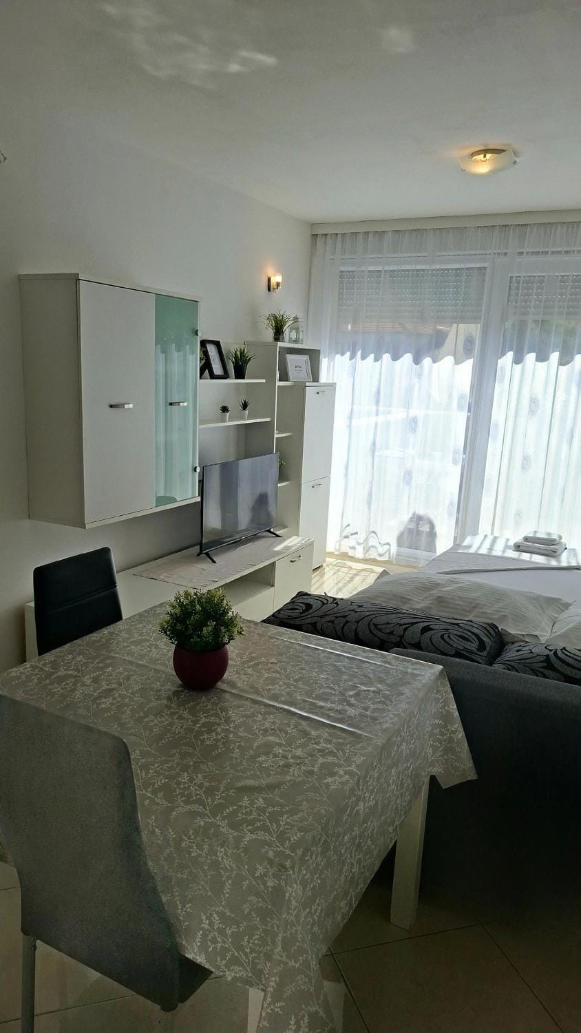 TV and multimedia, Seating area