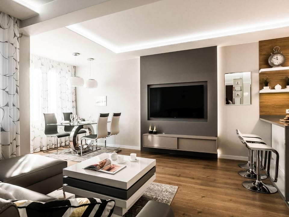 TV and multimedia, Living room, Seating area, Dining area