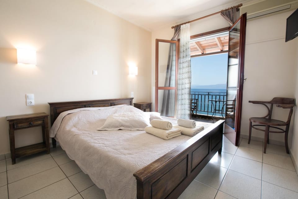 Bed, Balcony/Terrace, Photo of the whole room, Bedroom, Sea view