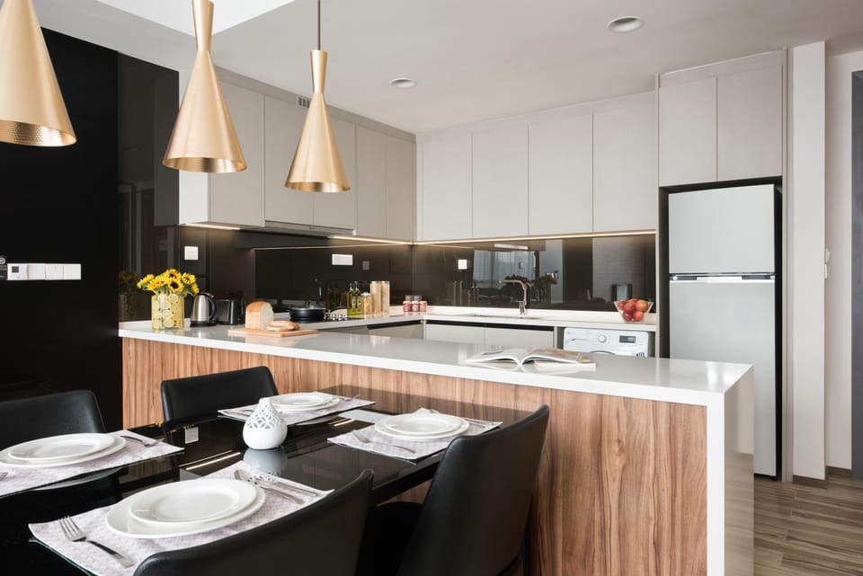 Kitchen or kitchenette, Dining area