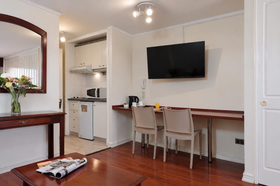 Coffee/tea facilities, microwave, minibar, kitchen
