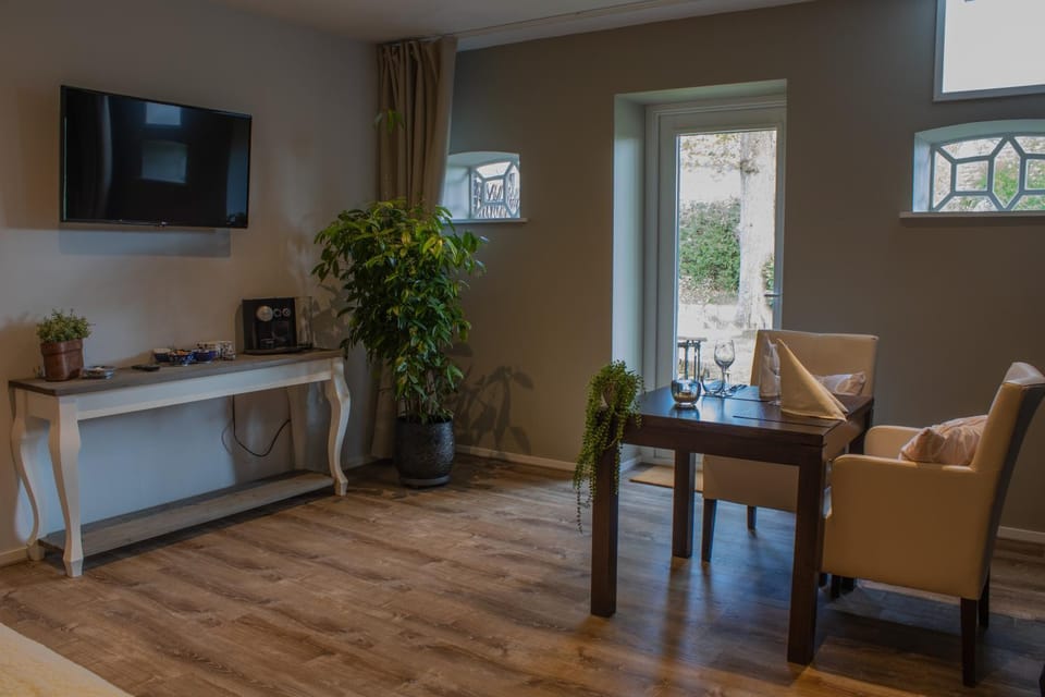 TV and multimedia, Seating area