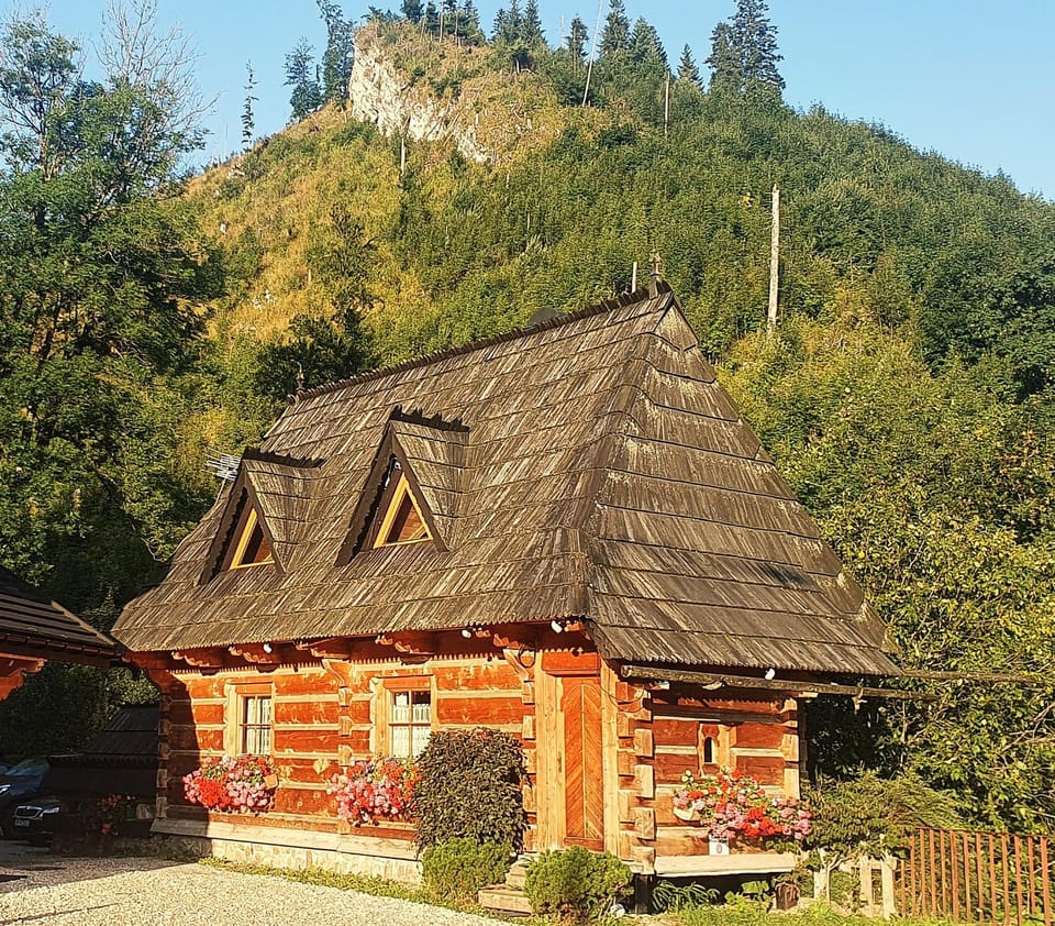 Property building, Day, Natural landscape, Mountain view
