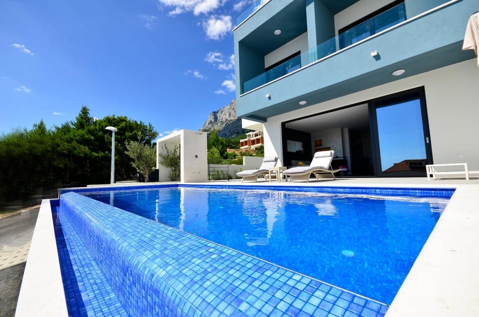 Facade/entrance, Summer, Balcony/Terrace, On site, Sea view, Swimming pool