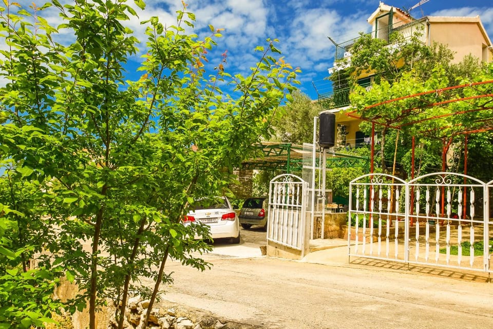 Property building, Neighbourhood, Parking