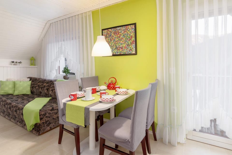Living room, Decorative detail, Decorative detail, Seating area, Dining area
