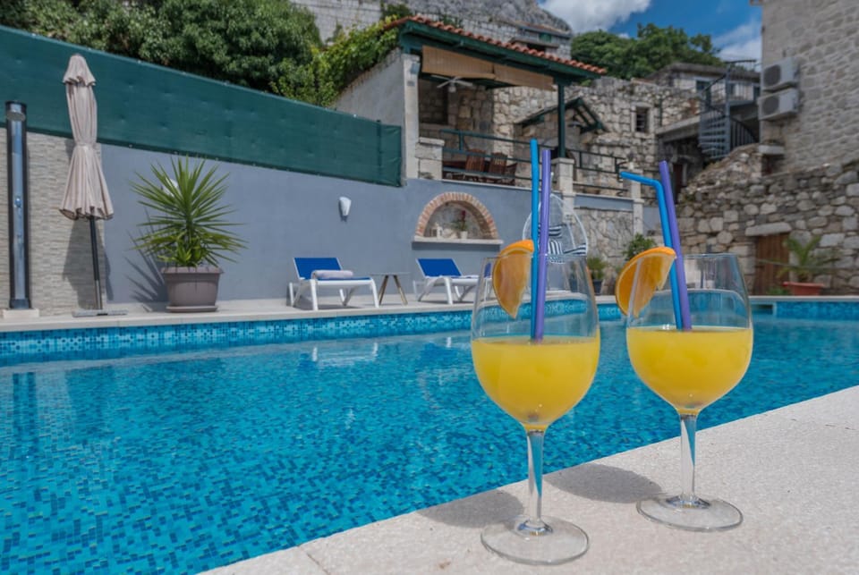 Swimming pool, Drinks
