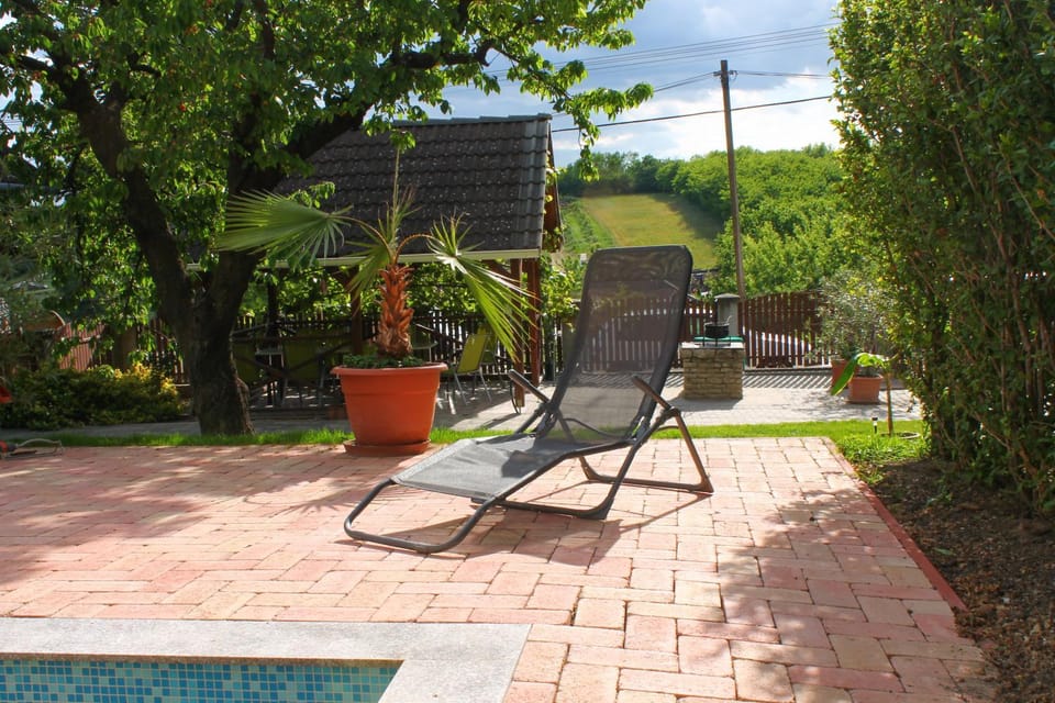 Garden, Swimming pool, Swimming pool