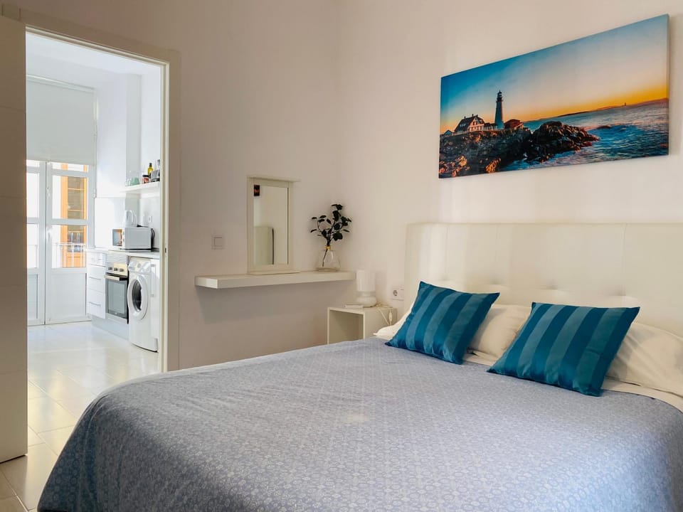 Bed, Photo of the whole room, Bedroom