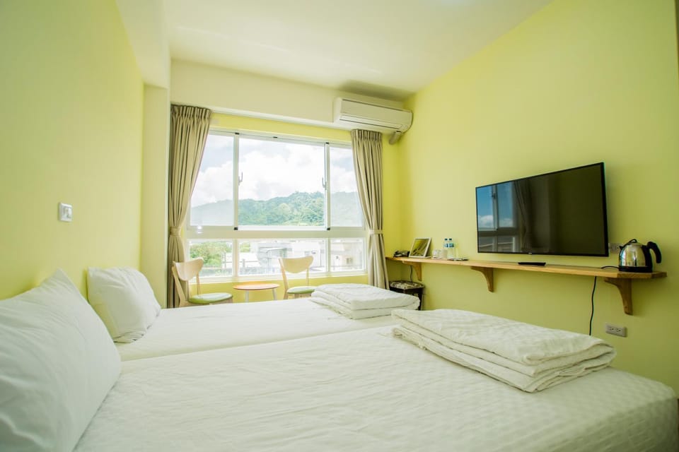 Day, Photo of the whole room