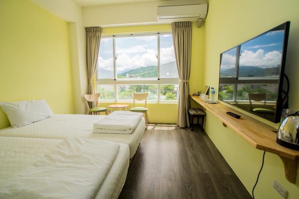 Day, Photo of the whole room