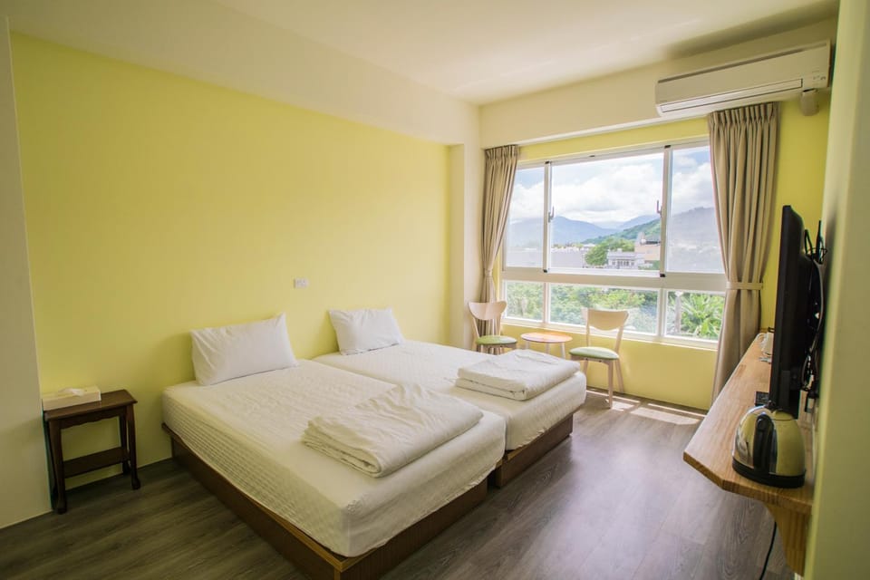 Day, Photo of the whole room