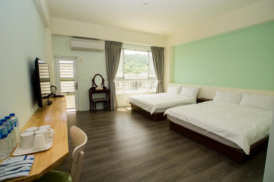 Day, Photo of the whole room