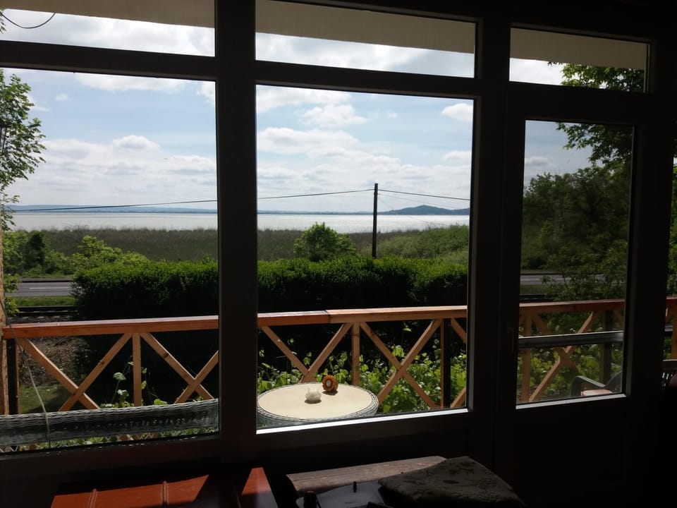 Balcony/Terrace, Lake view